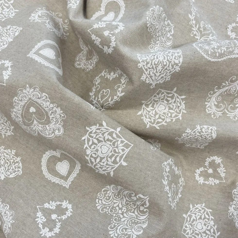 Tovagliolo su misura Cuori bianchi fondo Beige